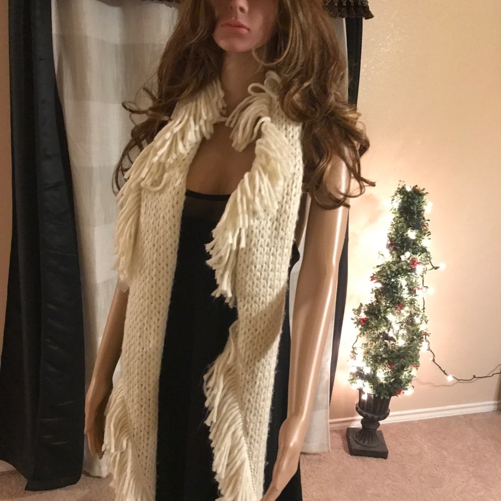 Steven Madden Winter Scarf  with light black NG